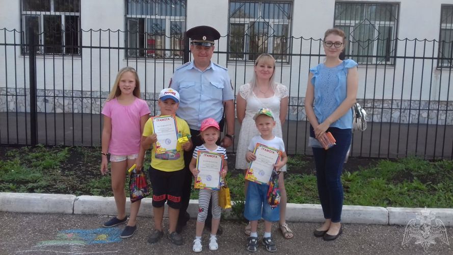 В ОВО по городу Салавату провели конкурс детских рисунков на асфальте