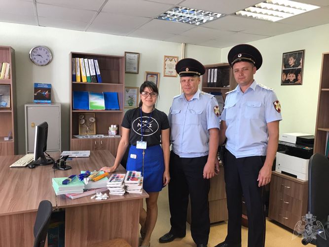 В Башкортостане росгвардейцы приняли участие в акции "Помоги собраться в школу"