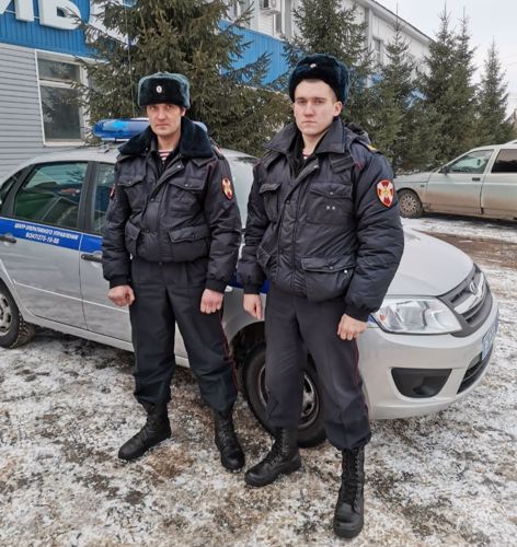 Росгвардейцы спасли из пожара трех человек
