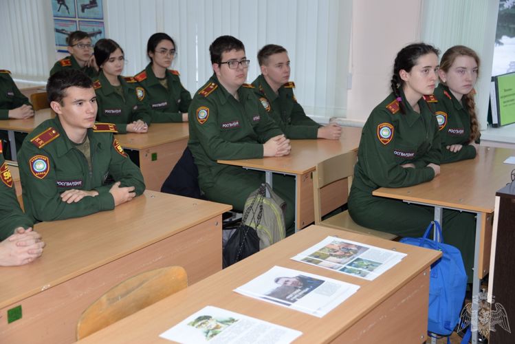 Кадеты Росгвардии присоединились к республиканскому конкурсу школьных сочинений ко Дню Героя Отечества - «Герой, который живет рядом с тобой»