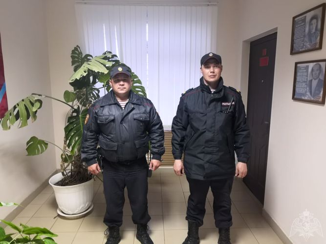 В Башкирии росгвардейцы совместно с сотрудниками полиции задержали молодых людей, подозреваемых в совершении преступления 
