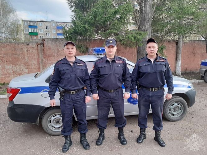 В Башкирии росгвардейцы задержали подозреваемых в незаконном производстве и сбыте наркотических веществ 