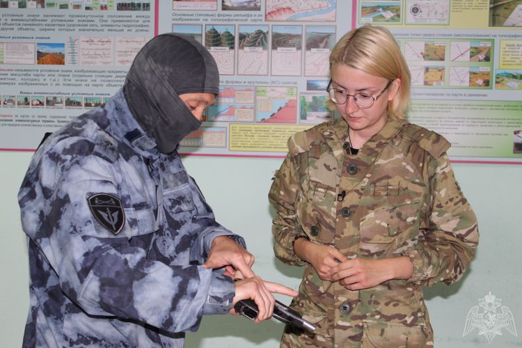 В преддверии юбилея Приволжского округа Росгвардии журналистов телеканала "БСТ"  пригласил в гости республиканский ОМОН