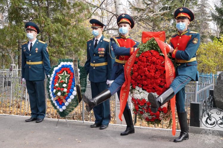 В Уфе открыли памятник генерал-лейтенанту Артуру Ахметханову