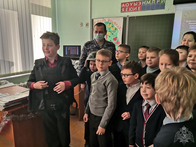 Росгвардейцы провели урок Мужества для уфимских четвероклассников