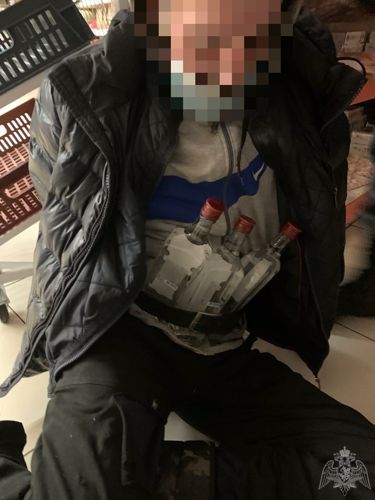 В Башкирии росгвардейцы задержали кемеровчанина, который пытался вынести на себе полмагазина.