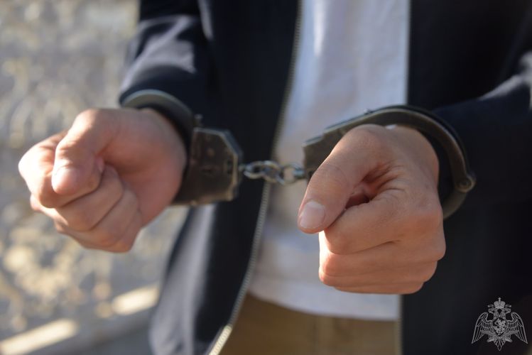 В Уфе росгвардейцы пор горячим следам задержали подозреваемых в краже ящика для пожертвований