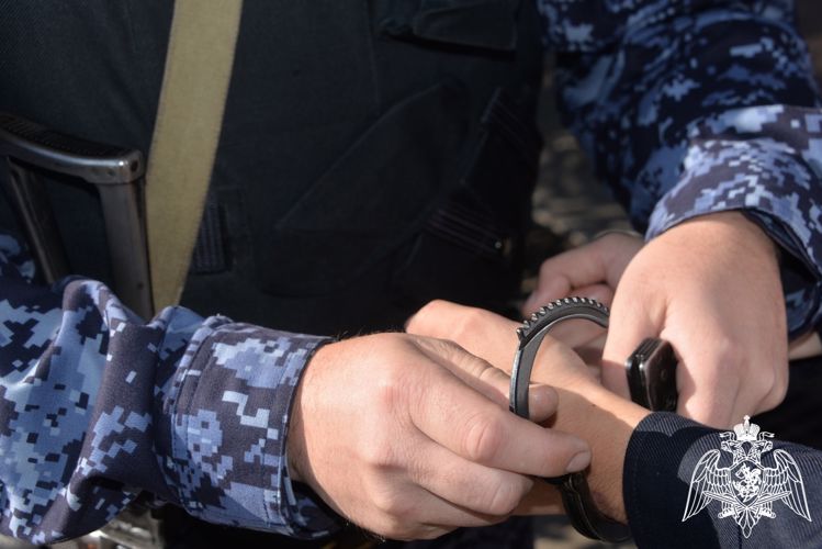 В Башкирии росгвардейцы задержали мужчину, находящегося в федеральном розыске за грабёж