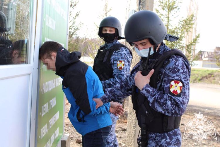 В Уфе росгвардейцами задержаны два брата, угрожавшие прохожей пневматическим пистолетом