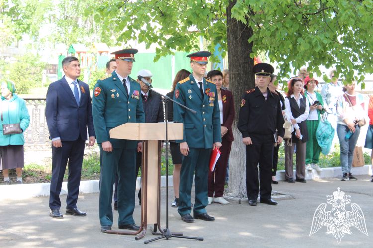 В Уфе Росгвардия провела акцию «Парад у дома ветерана»