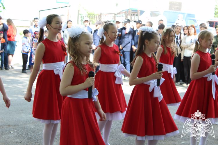 В Уфе Росгвардия провела акцию «Парад у дома ветерана»