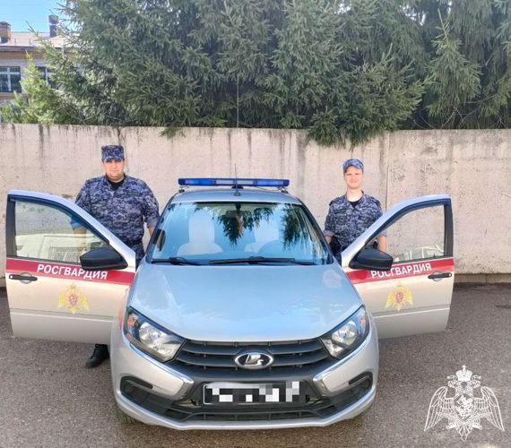 В Уфе росгвардейцы задержали граждан, пытавшихся расплатиться чужой банковской картой