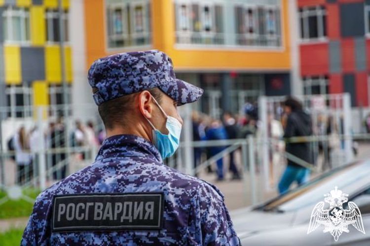 В Башкирии сотрудники Росгвардии обеспечили безопасность школьников в День знаний