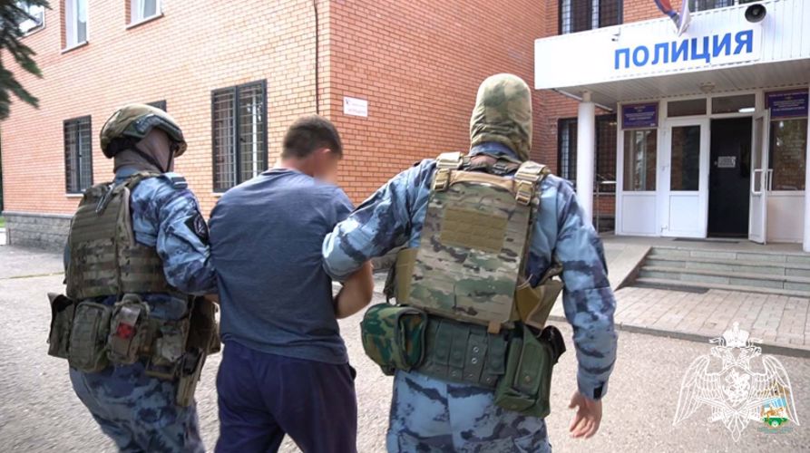 В Уфе при содействии ОМОН Росгвардии задержан подозреваемый в поджоге автомобиля