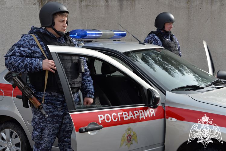 В ДЕНЬ НАРОДНОГО ЕДИНСТВА ВОЕННОСЛУЖАЩИЕ И СОТРУДНИКИ РОСГВАРДИИ РЕСПУБЛИКИ УЧАСТВОВАЛИ В ОБЕСПЕЧЕНИИ ОБЩЕСТВЕННОГО ПОРЯДКА И БЕЗОПАСНОСТИ ГРАЖДАН