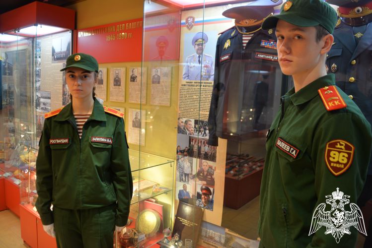 В ЧЕСТЬ 61-Й ГОДОВЩИНЫ СО ДНЯ РОЖДЕНИЯ ГЕНЕРАЛ-ЛЕЙТЕНАНТА ПОЛИЦИИ АХМЕТХАНОВА А.Ф. КАДЕТЫ РОСГВАРДИИ ПОСЕТИЛИ МУЗЕЙ ИСТОРИИ ВЕДОМСТВА