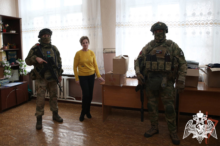 Росгвардейцы помогают сельским школам и детским садам в ДНР
