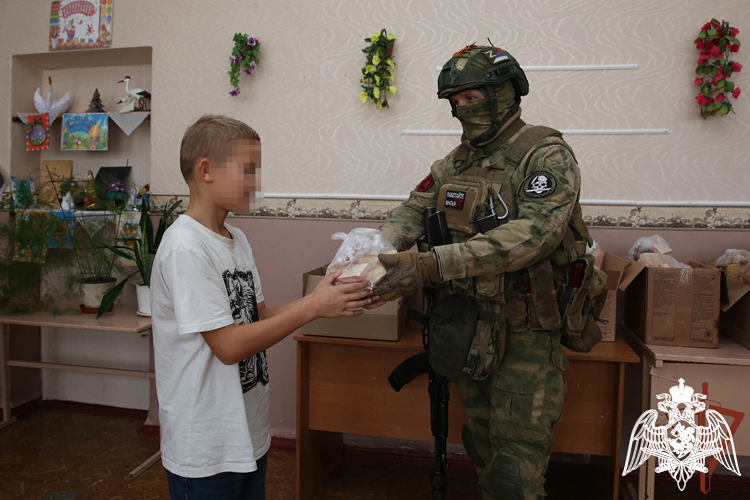   Росгвардейцы помогают сельским школам и детским садам в ДНР