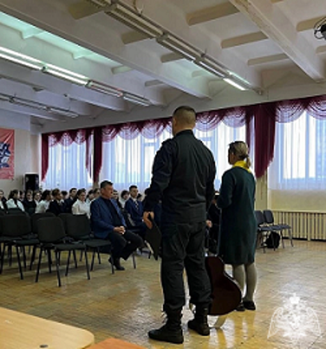 В Башкирии офицер Росгвардии ознакомил школьников с ведомственными учебными заведениями
