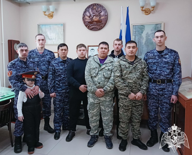 В Башкортостане сотрудники вневедомственной охраны Росгвардии  провели экскурсию для молодых сотрудников подразделения