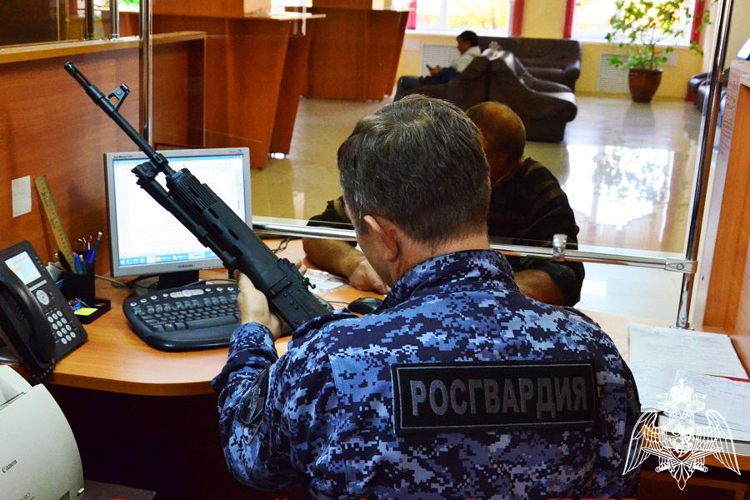 Сотрудники Росгвардии напомнили жителям Республики Башкортостан о правилах хранения оружия в период летних отпусков