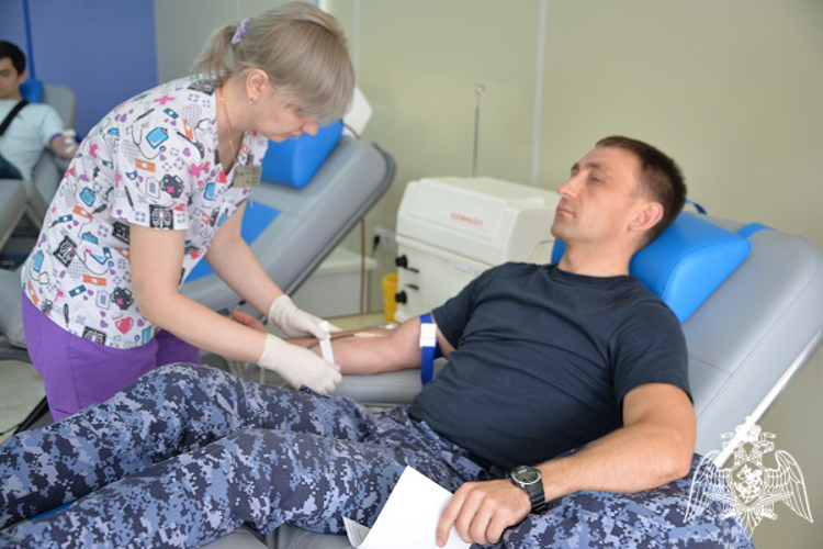 Всероссийскую акцию по сдаче донорской крови «От сердца к сердцу» поддержали росгвардейцы из Республики Башкортостан