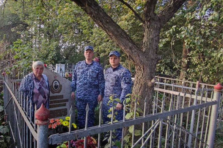 Росгвардейцы Башкортостана посетили могилу сотрудника, погибшего при исполнении служебного долга