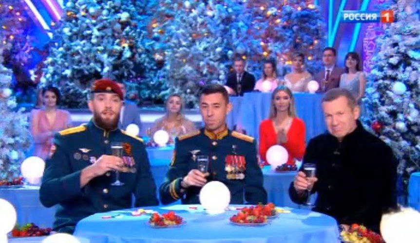Росгвардейцы – Герои специальной военной операции поздравили россиян с Новым годом в эфире передачи «Голубой огонек» (видео)