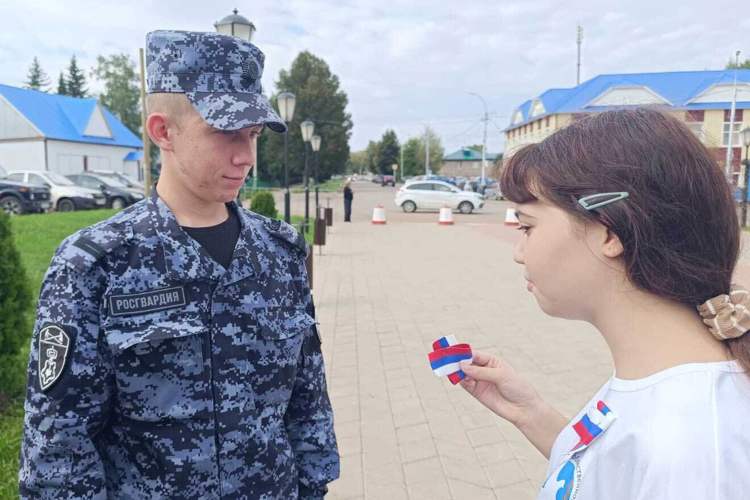 В Башкортостане росгвардейцы приняли участие в праздновании Дня Государственного флага Российской Федерации