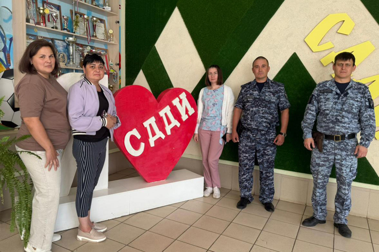 В Башкортостане росгвардейцы поддержали благотворительную акцию «Помоги собраться в школу»