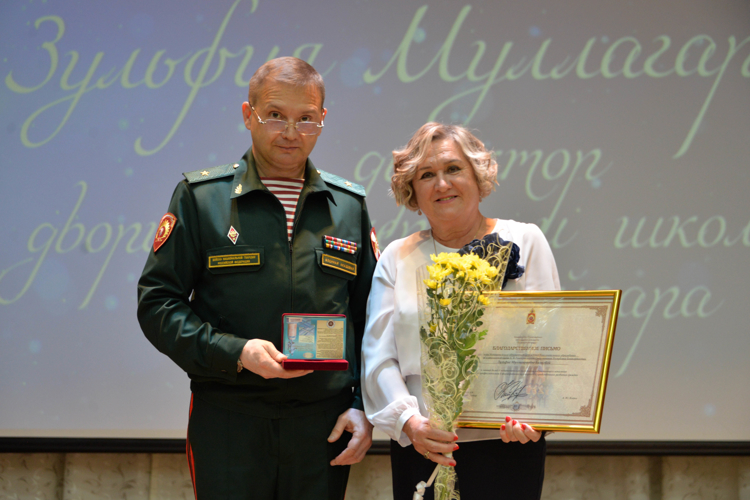 Начальник военной Академии Росгвардии генерал-майор Андрей Кийко поздравил учителей города Стерлитамак с профессиональным праздником – Днём учителя