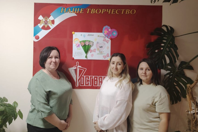 В День матери росгвардейцы Башкортостана организовали выставку детских рисунков