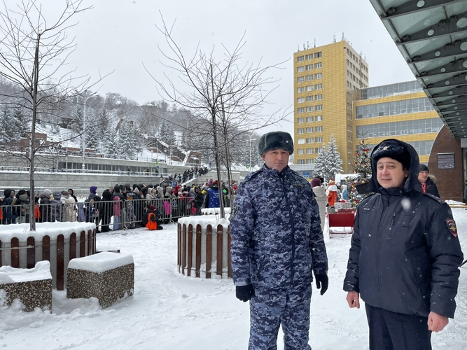 В Уфе росгвардейцы обеспечили безопасность встречи «Поезда Деда Мороза»