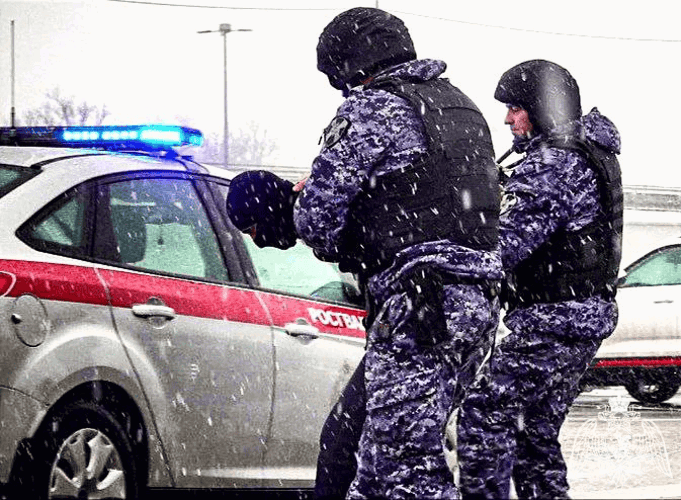 В Уфе росгвардейцы совместно с полицией задержали подозреваемого в грабеже с применением оружия