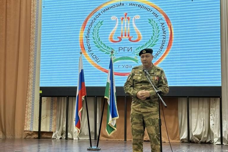 Ветеран Росгвардии провёл «Урок мужества» в уфимской гимназии