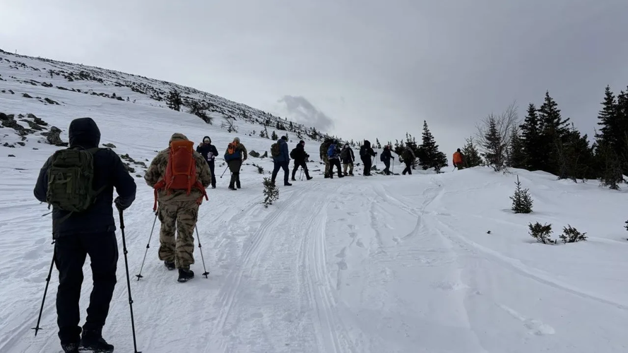 В Башкортостане на гору Иремель водрузили флаг Росгвардии