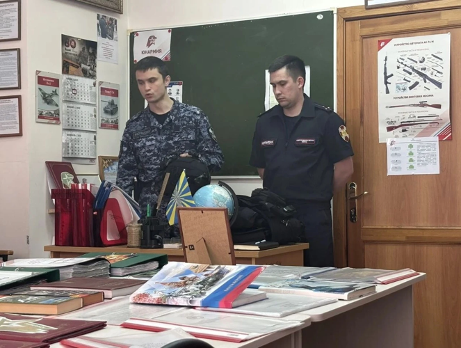 В Башкортостане сотрудники Росгвардии провели профориентационный урок