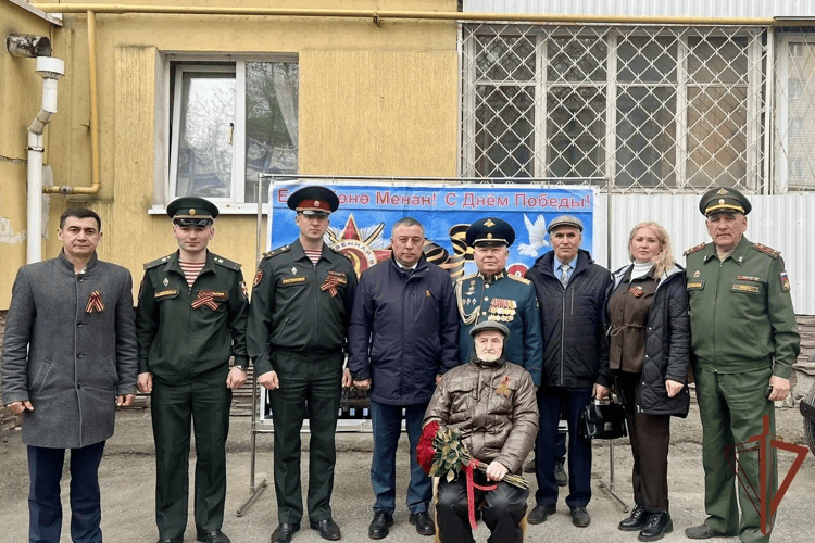 В Уфе Росгвардия приняла участие в Параде у дома ветерана
