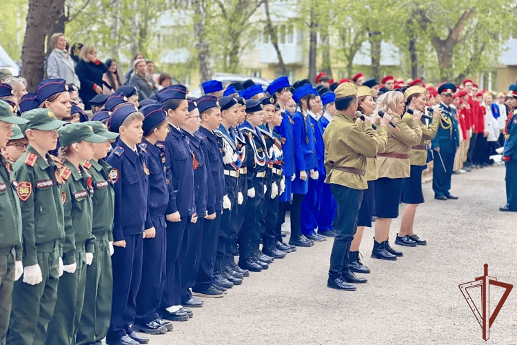 В Уфе Росгвардия приняла участие в Параде у дома ветерана