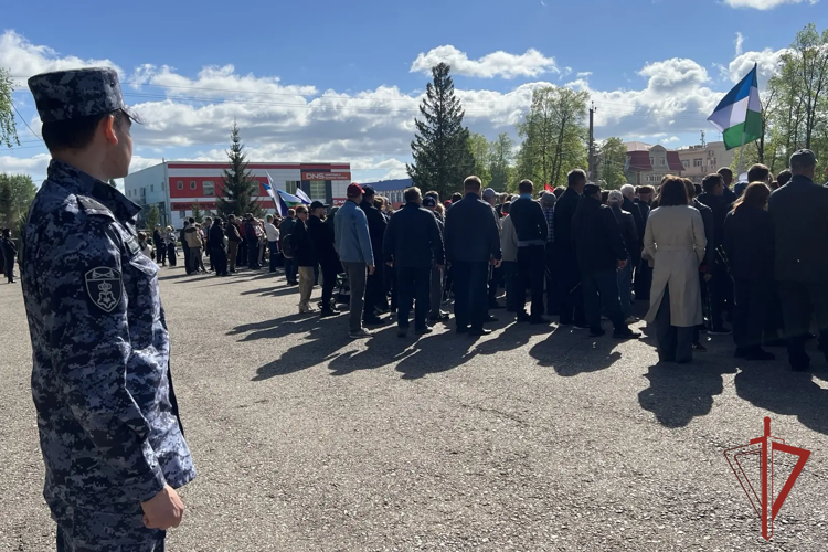 В Башкирии росгвардейцы обеспечили безопасность граждан в День Победы