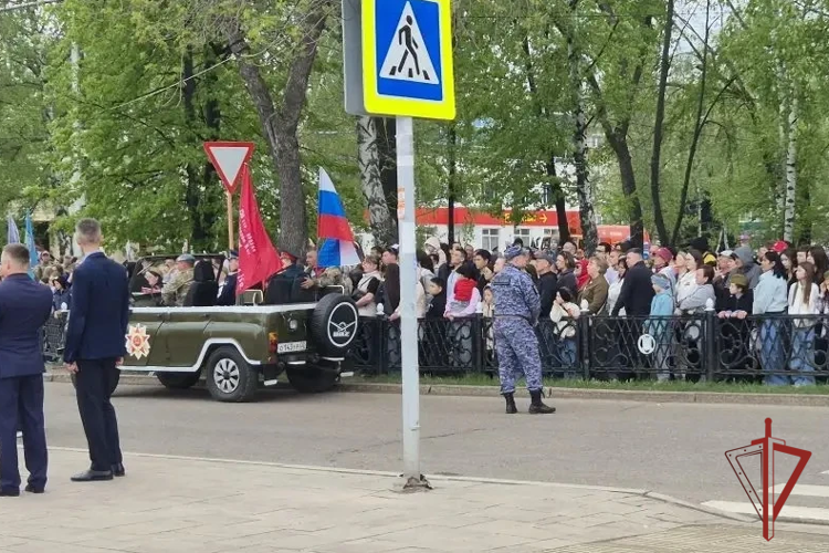 В Башкирии росгвардейцы обеспечили безопасность граждан в День Победы