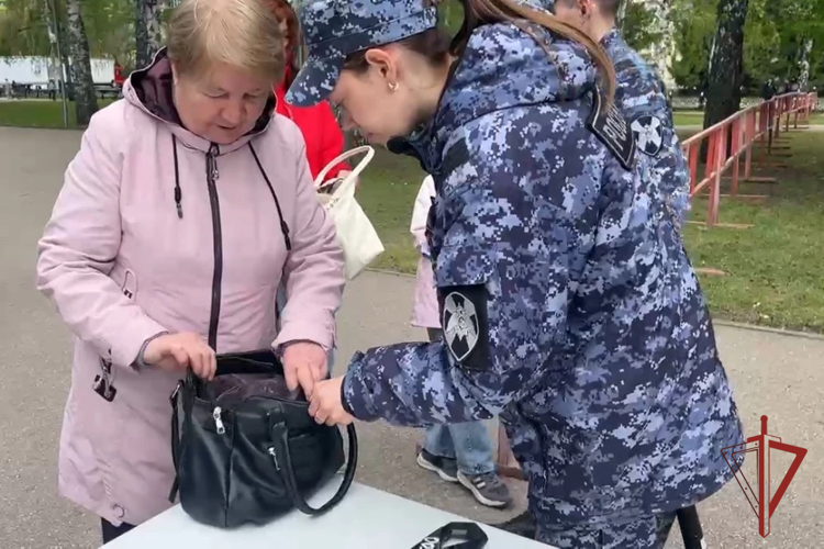 В Башкирии росгвардейцы обеспечили безопасность граждан в День Победы