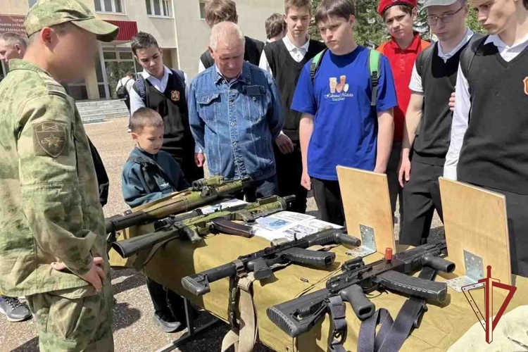 В отряде спецназа Росгвардии имени Шаймуратова прошёл день открытых дверей