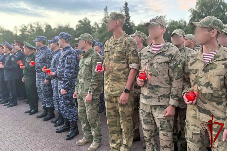 В Башкортостане росгвардейцы зажгли «Свечу памяти»
