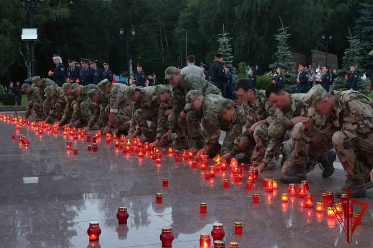 В Башкортостане росгвардейцы зажгли «Свечу памяти»