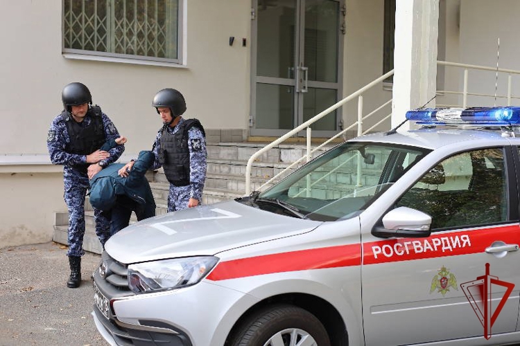 В Уфе росгвардейцы задержали мужчину после сообщения о стрельбе