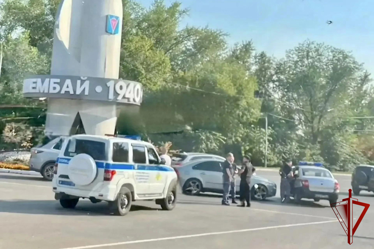 В Башкирии росгвардейцы задержали пьяного водителя и передали его сотрудникам ДПС (фото очевидцев)