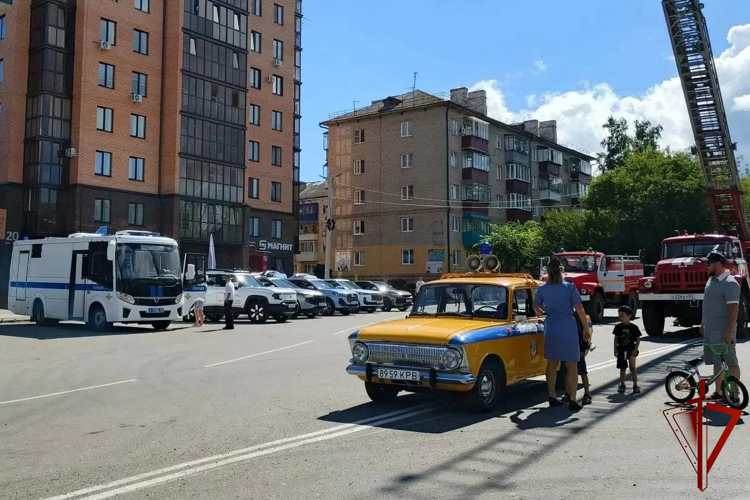 Белорецк отметил День города: Росгвардия представила современную и раритетную спецтехнику