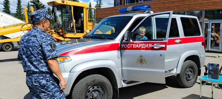 Белорецк отметил День города: Росгвардия представила современную и раритетную спецтехнику