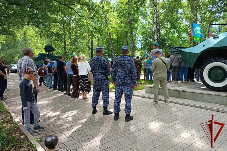 Росгвардейцы Башкортостана обеспечили правопорядок и выступили на празднике в честь Дня ВДВ